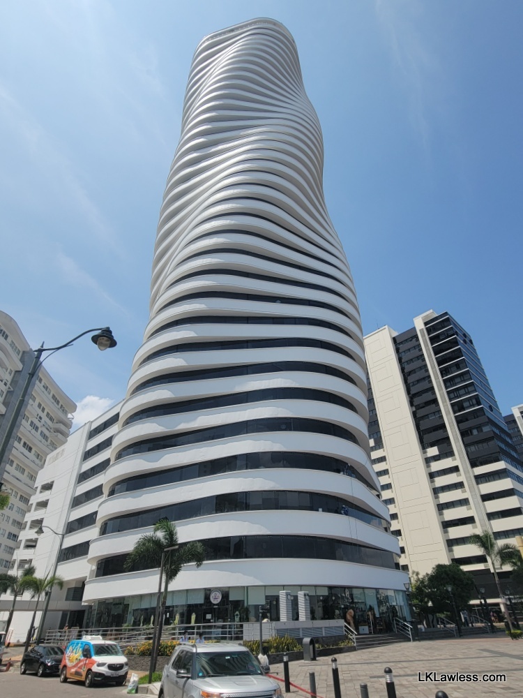Twisty building in Guayaquil